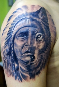 手臂美洲土著男子结合狼头纹身图案