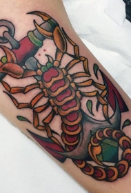 彩色的蝎子和船锚手臂纹身图案