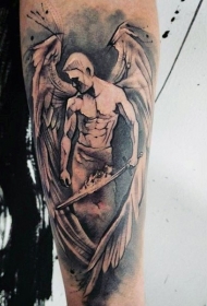 小臂漂亮的抽象黑白天使和剑纹身图案
