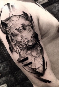手臂抽象风格黑色点刺神秘狗纹身图案