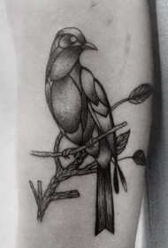 雕刻风格的点刺鸽子树枝手臂纹身图案