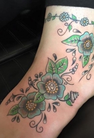 脚背可爱色彩的花朵纹身图案