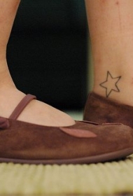 简单线条星星脚踝纹身图案