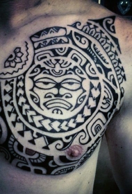 胸部抽象风格的黑色波利尼西亚图腾纹身图案