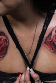 胸部两朵好看的玫瑰纹身图案