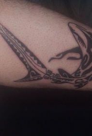 好看的部落鲨鱼小腿纹身图案