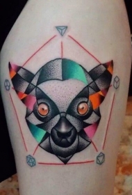 彩色点刺狐猴与六边形大腿纹身图案