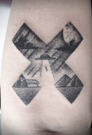 有趣的点刺飞船和房屋金字塔手臂纹身图案