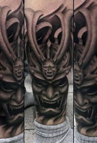 小腿3D风格的恶魔武士头盔纹身图案