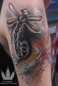 手臂卡通风格彩色抽象蜻蜓纹身图案