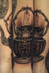 彩色华丽的茶壶与骷髅蜡烛手臂纹身图案