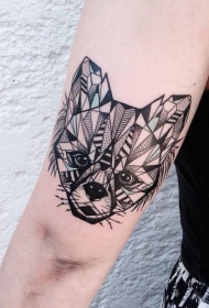 手臂可爱的黑色线条狐狸头纹身图案