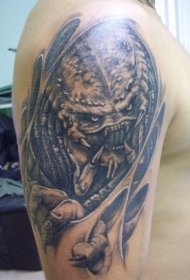 大臂个性的异形外星人纹身图案