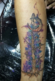 手臂彩色的幻想树与月亮和猫纹身图案