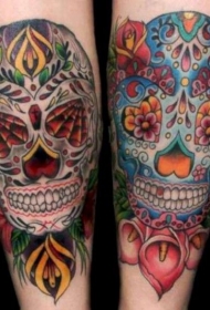手臂彩色的墨西哥风格骷髅纹身图案