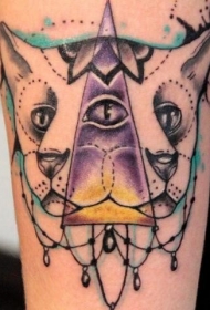 手臂抽象风格的彩色神秘猫与三角形纹身图案