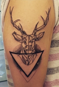 手臂抽象风格黑色鹿与三角形纹身图案