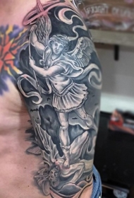 宗教风格的天使战士与恶魔手臂纹身图案