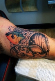 大臂3D黑色大鱼和彩色小鱼纹身图案
