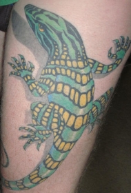黄色和绿色蜥蜴3D纹身图案