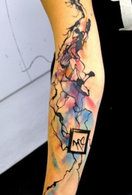 手臂抽象风格彩色泼墨与黑色鸟形装饰纹身图案
