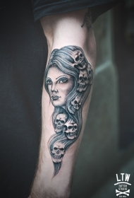 手臂简单手绘女人与骷髅纹身图案