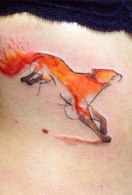 抽象风格的彩色狐狸和燃烧尾巴纹身图案