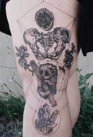 腿部雕刻风格黑色骨骼动物和几何纹身图案