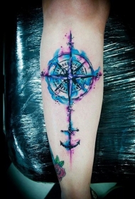小腿神秘的水彩指南针与小船锚纹身图案