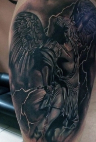 手臂黑白闪电与天使战士纹身图案