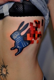 彩色的兔子几何侧肋纹身图案