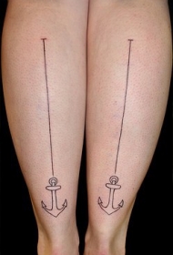 小腿水平线和船锚纹身图案