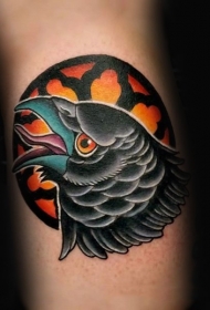 彩色的乌鸦个性手臂纹身图案