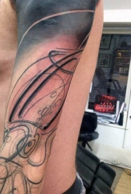 手臂抽象风格的线条鱿鱼纹身图案