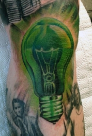 手臂个性的绿色灯泡纹身图案