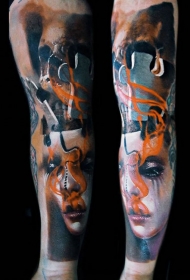 手臂抽象风格的彩色女人面具拼图纹身图案