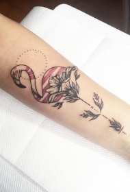 手臂彩绘火烈鸟花卉纹身图案