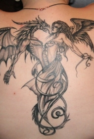 背部幻想风格的恶魔和天使纹身图案