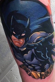 漫画风格彩色蝙蝠侠手臂纹身图案