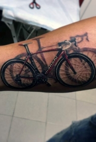 3D写实的彩色山地自行车手臂纹身图案