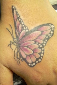 手背写实的彩色蝴蝶纹身图案