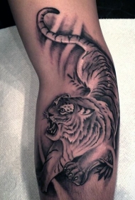 插画风格漂亮的老虎手臂纹身图案