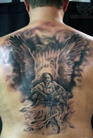 背部黑白的天使和死亡战士纹身图案