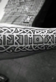 黑色点刺风格的古代字符手臂纹身图案