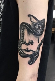 手臂惊人的黑色3D人像与蛇结合纹身图案