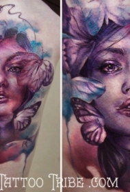 大腿壮观的彩色抽象风格女人与蝴蝶纹身图案