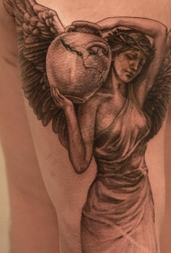 手臂上美丽的天使女孩纹身图案