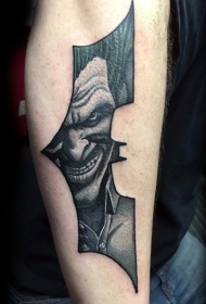 蝙蝠侠标志形状与微笑小丑黑色手臂纹身图案