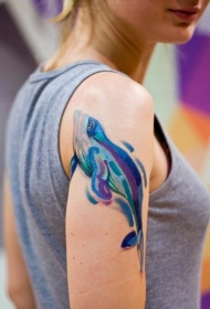 女孩手臂可爱的水彩画海豚纹身图案