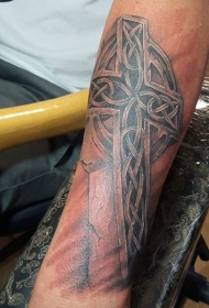 手臂3D古代凯尔特十字加黑色纹身图案